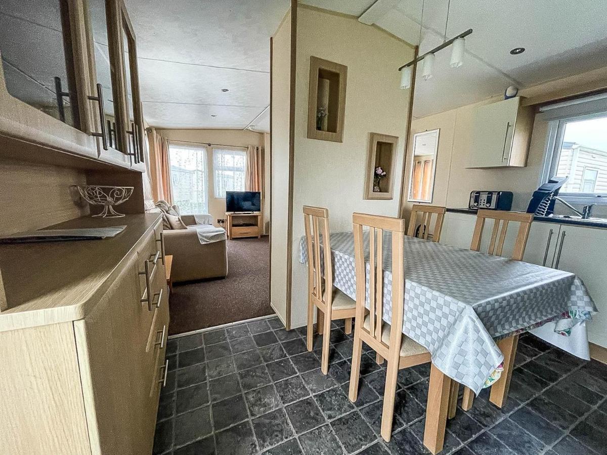 Lovely Caravan With Decking At Heacham Beach In Norfolk, Sleeps 6 Ref 21020C Екстер'єр фото