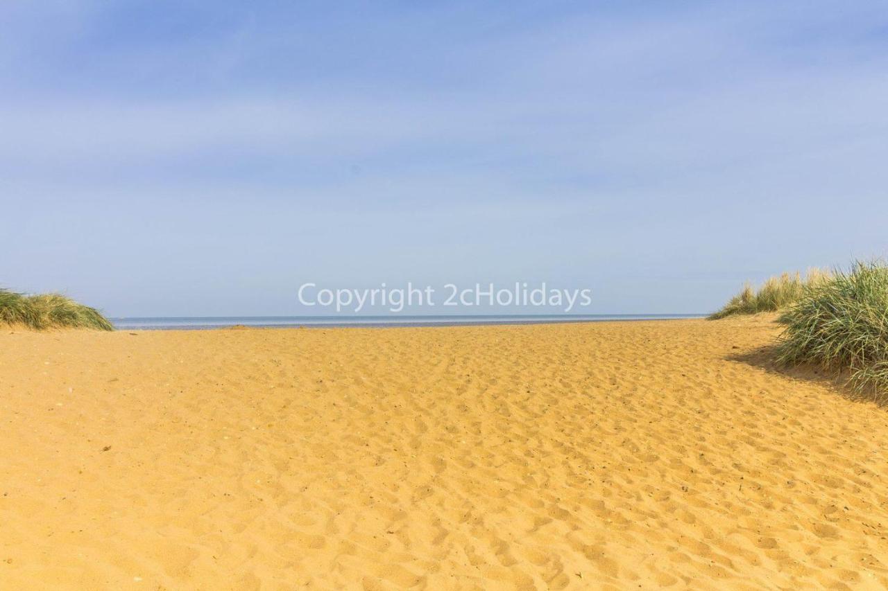 Lovely Caravan With Decking At Heacham Beach In Norfolk, Sleeps 6 Ref 21020C Екстер'єр фото