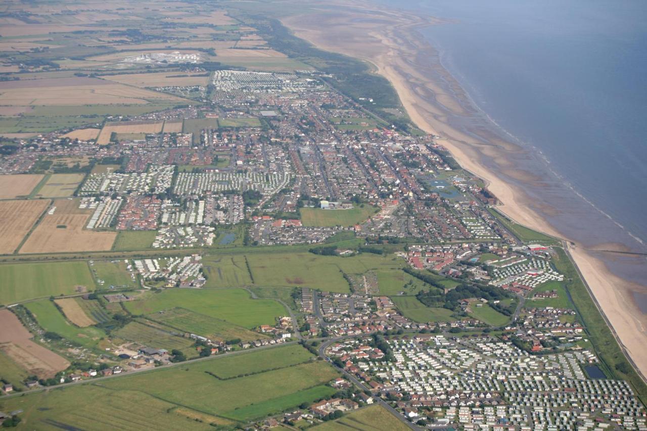Lovely Caravan With Decking At Heacham Beach In Norfolk, Sleeps 6 Ref 21020C Екстер'єр фото